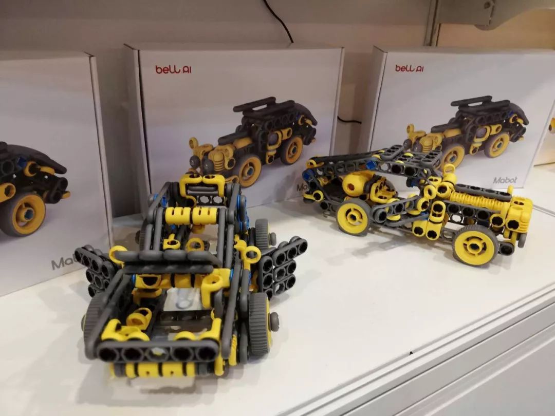 英国威廉希尔中文网在2019香港玩具展上展示的Mabot机器人造型